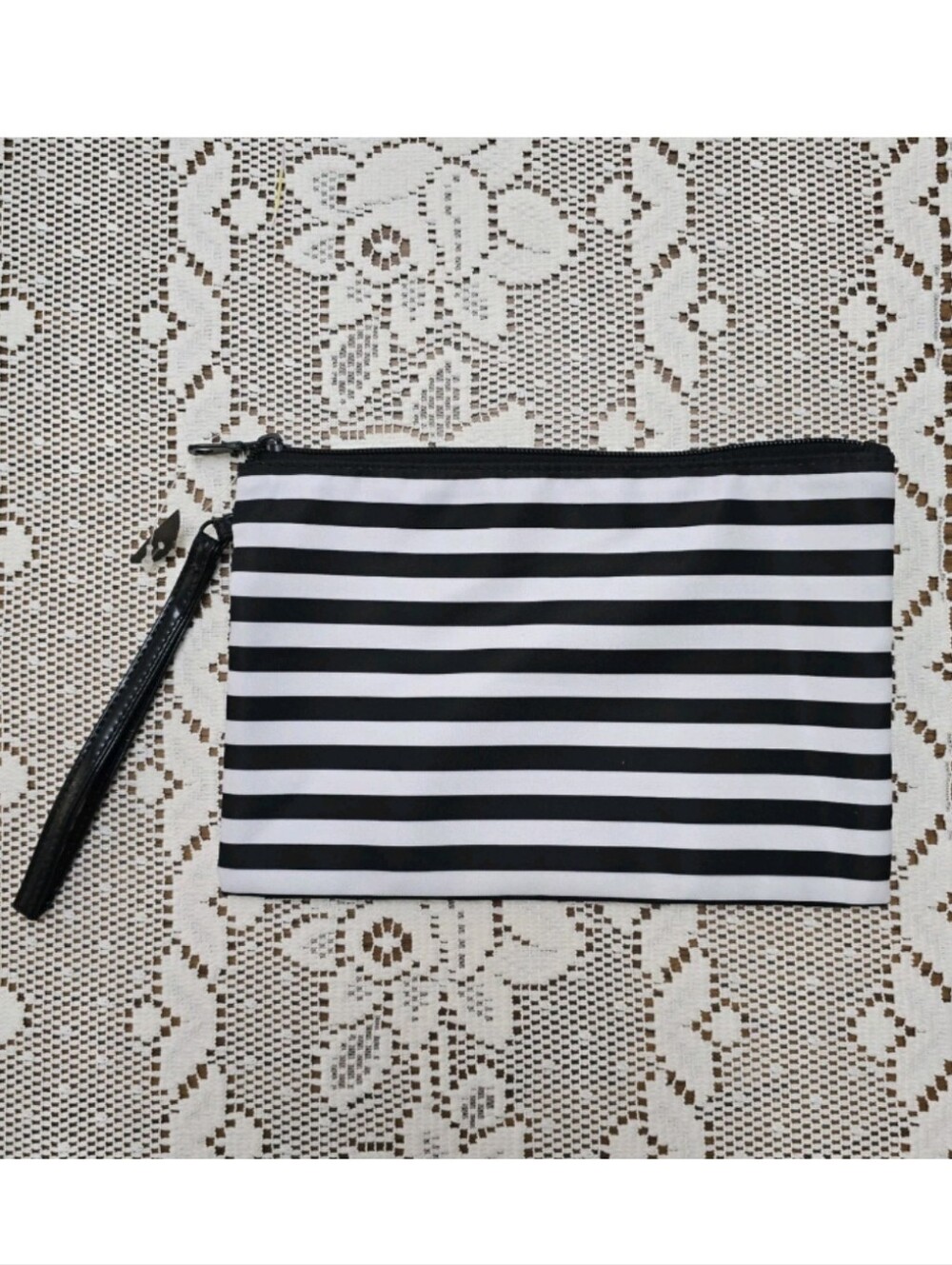 New Conair Clutch Black White Makeup Bag Travel Cosmetic Case Purse Wristlet